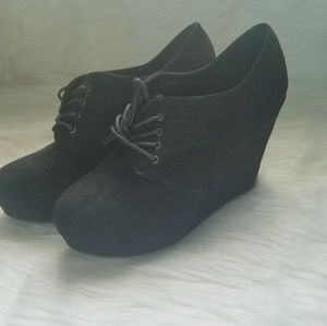 Black laced wedges NWOT